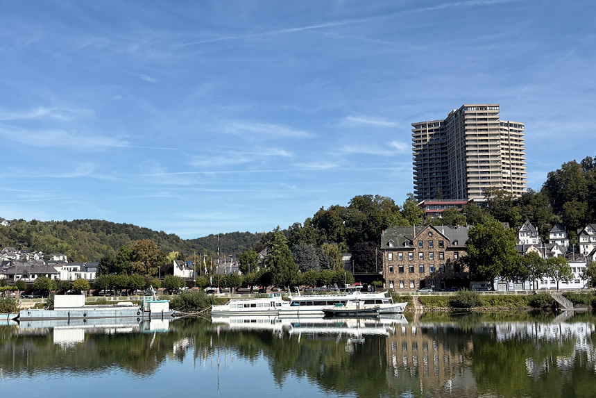 Ansicht auf Vallendar von Koblenz Niederwerth aus